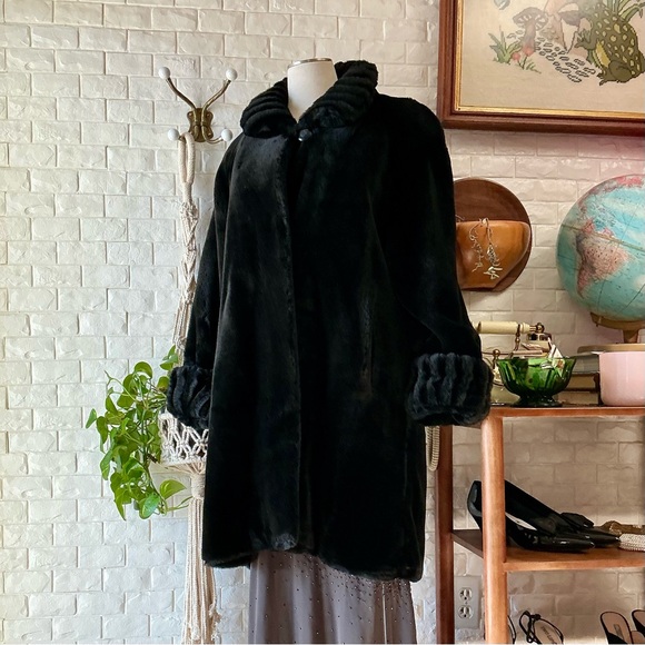 Jackets & Blazers - Vintage Black Old Money Faux Fur Coat Jacket Oversized Long Bell Sleeve Mob Wife